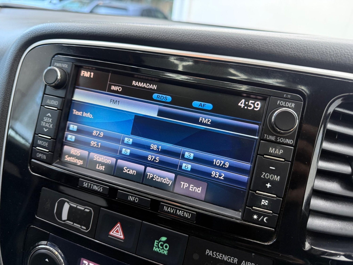 Used Mitsubishi Outlander 2015 for sale - 77993189: Photo 44