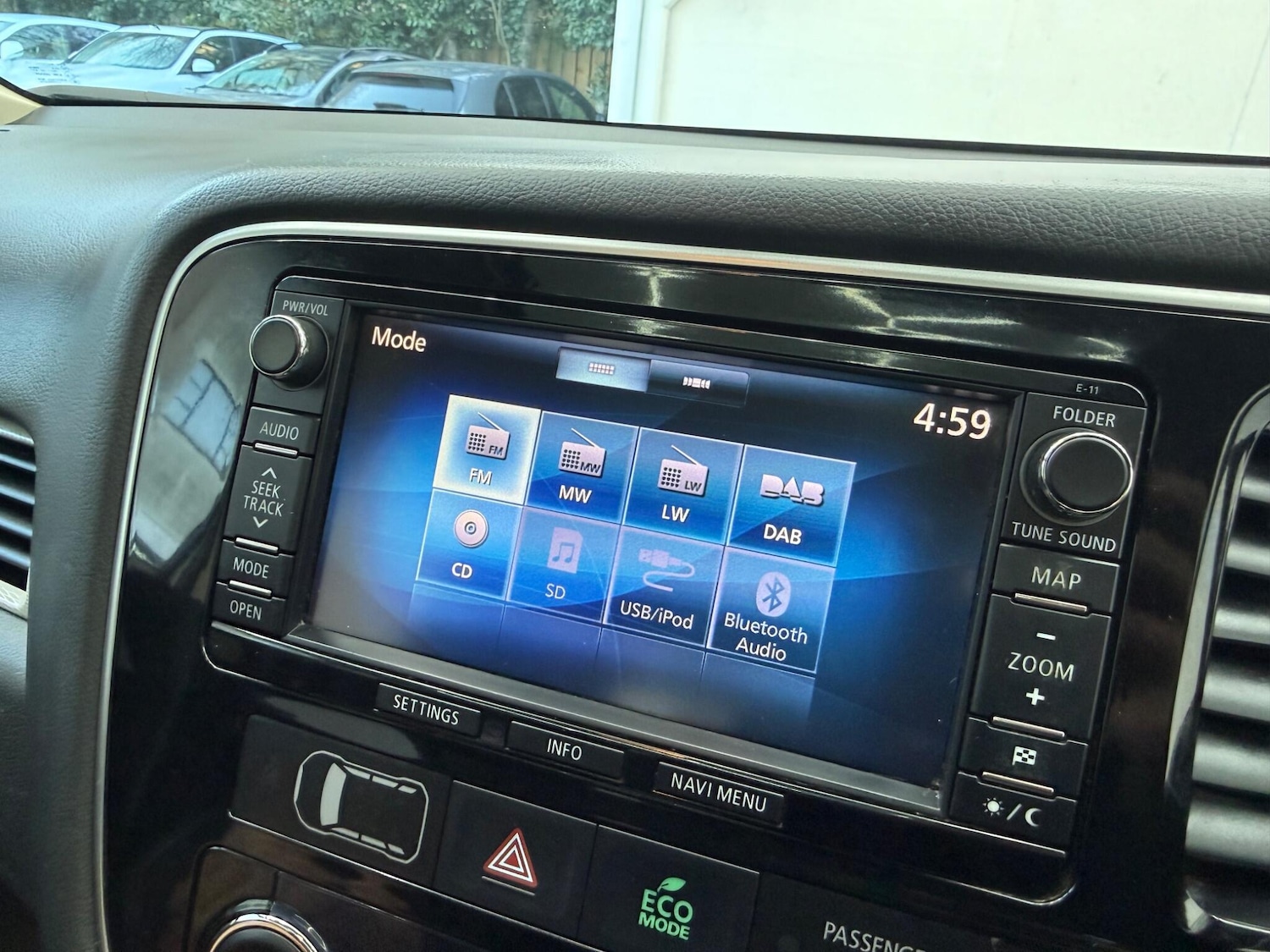 Used Mitsubishi Outlander 2015 for sale - 77993189: Photo 46