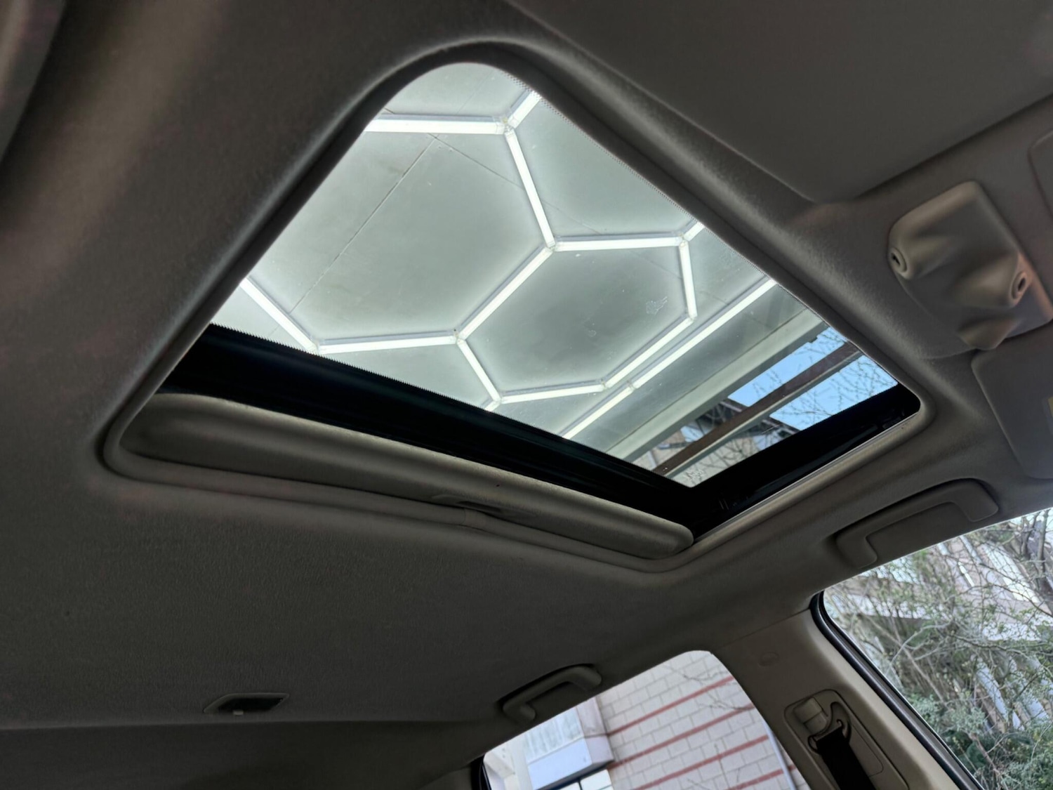 Used Mitsubishi Outlander 2015 for sale - 77993189: Photo 59