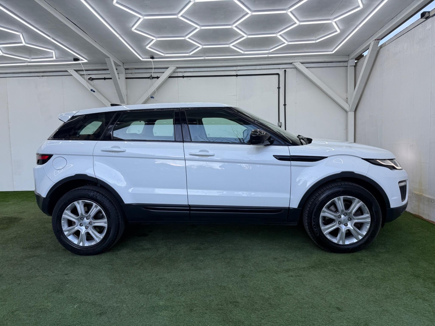Used Land Rover Range Rover Evoque 2018 for sale - 77658243: Photo 5