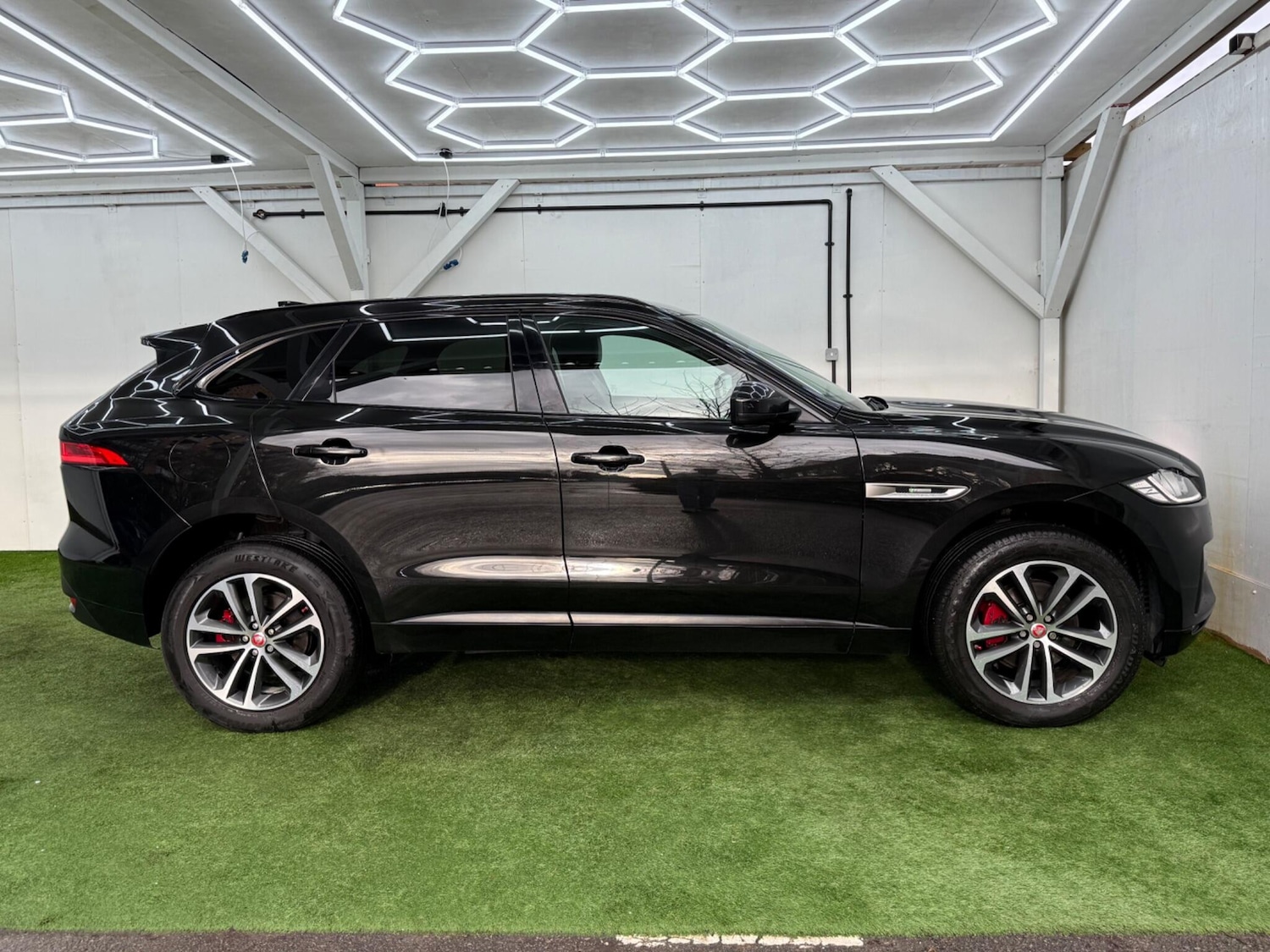 Used Jaguar F-Pace 2017 for sale - 77386221: Photo 2