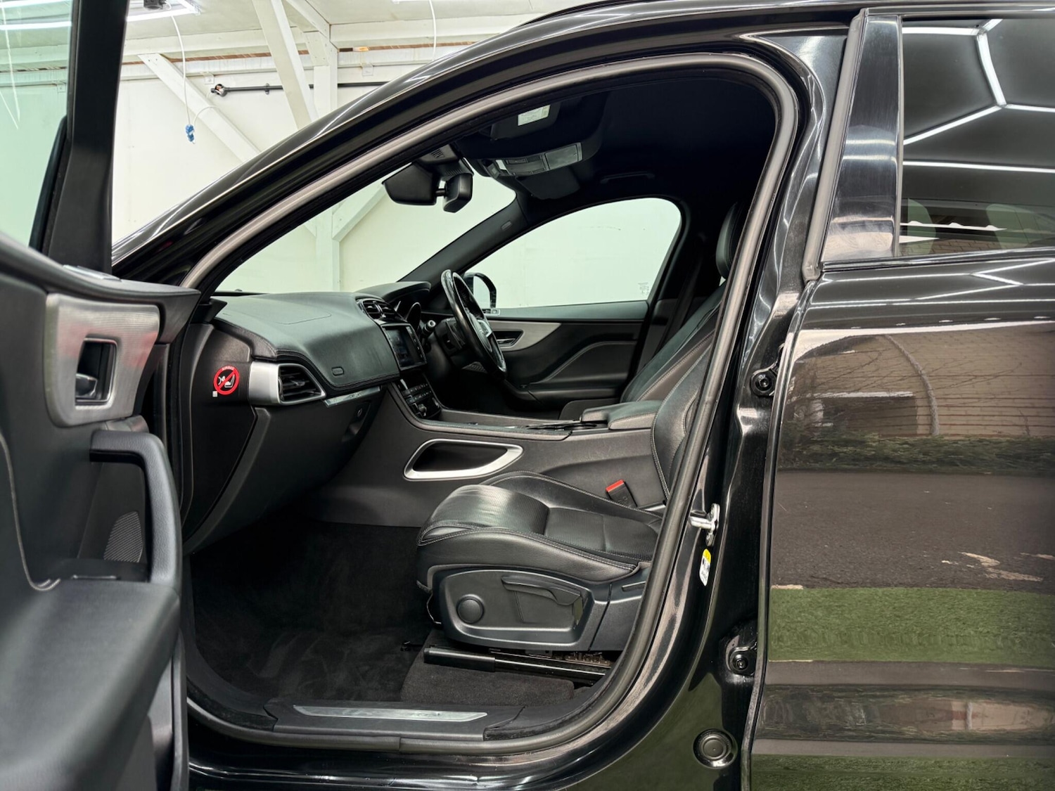 Used Jaguar F-Pace 2017 for sale - 77386221: Photo 24