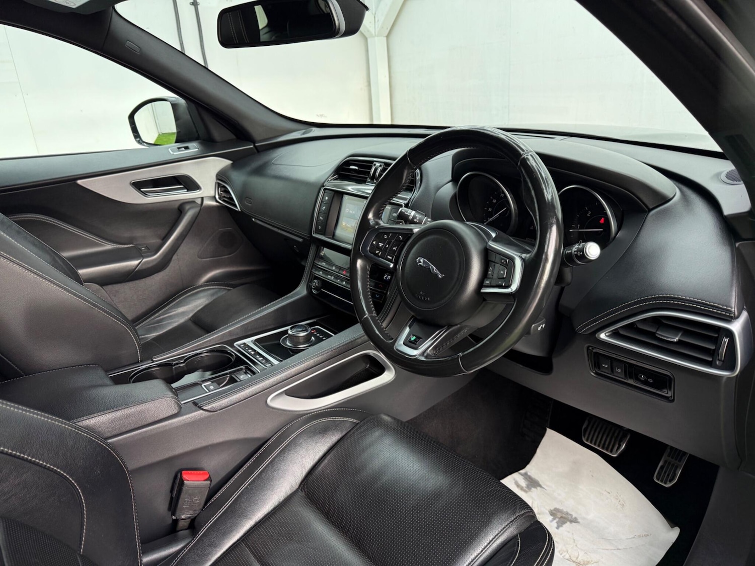 Used Jaguar F-Pace 2017 for sale - 77386221: Photo 3