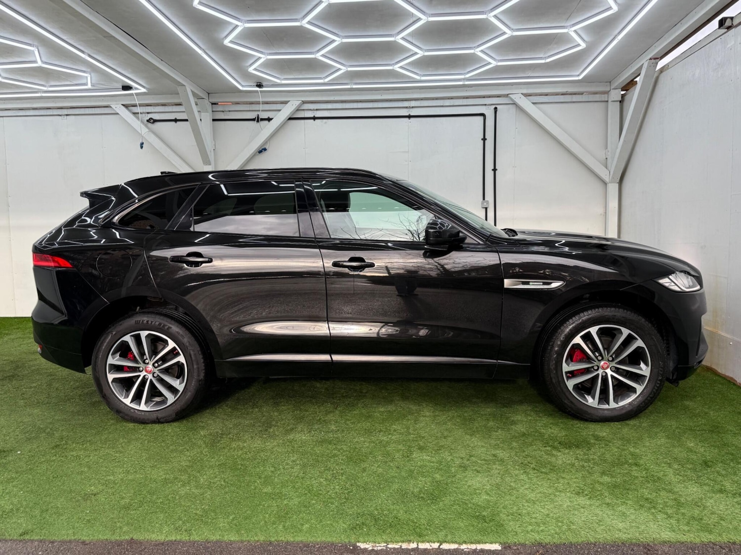 Used Jaguar F-Pace 2017 for sale - 77386221: Photo 5