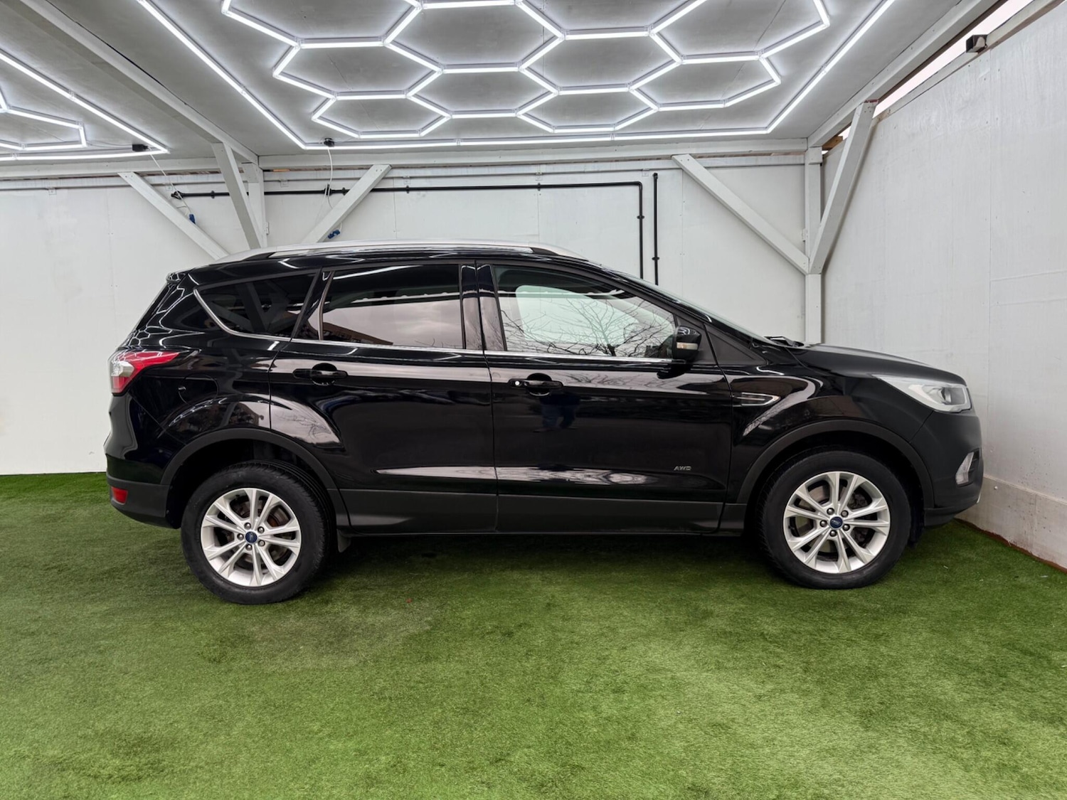 Used Ford Kuga 2017 for sale - 77633917: Photo 2