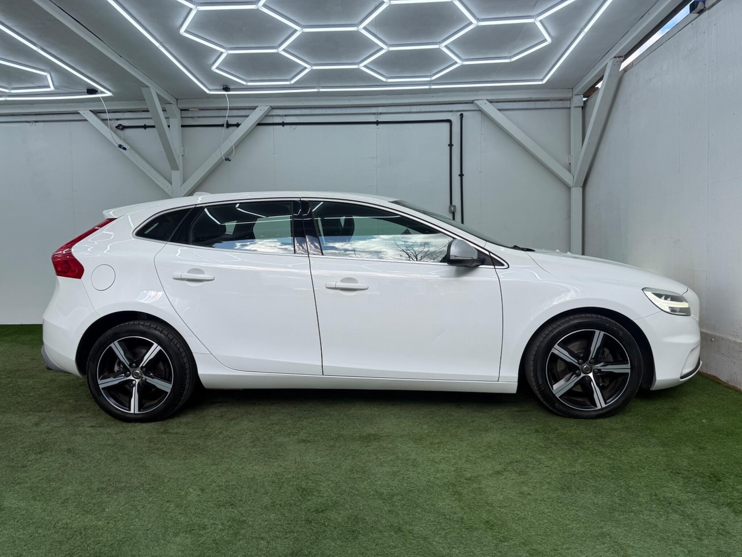 Used Volvo V40 for sale - 77722517: Photo 2