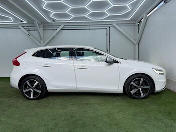 Used Volvo V40 2018 for sale - 77722517: Photo
