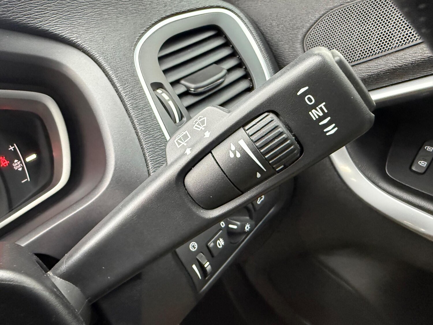 Used Volvo V40 for sale - 77722517: Photo 37