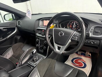 Used Volvo V40 2018 for sale - 77722517: Photo