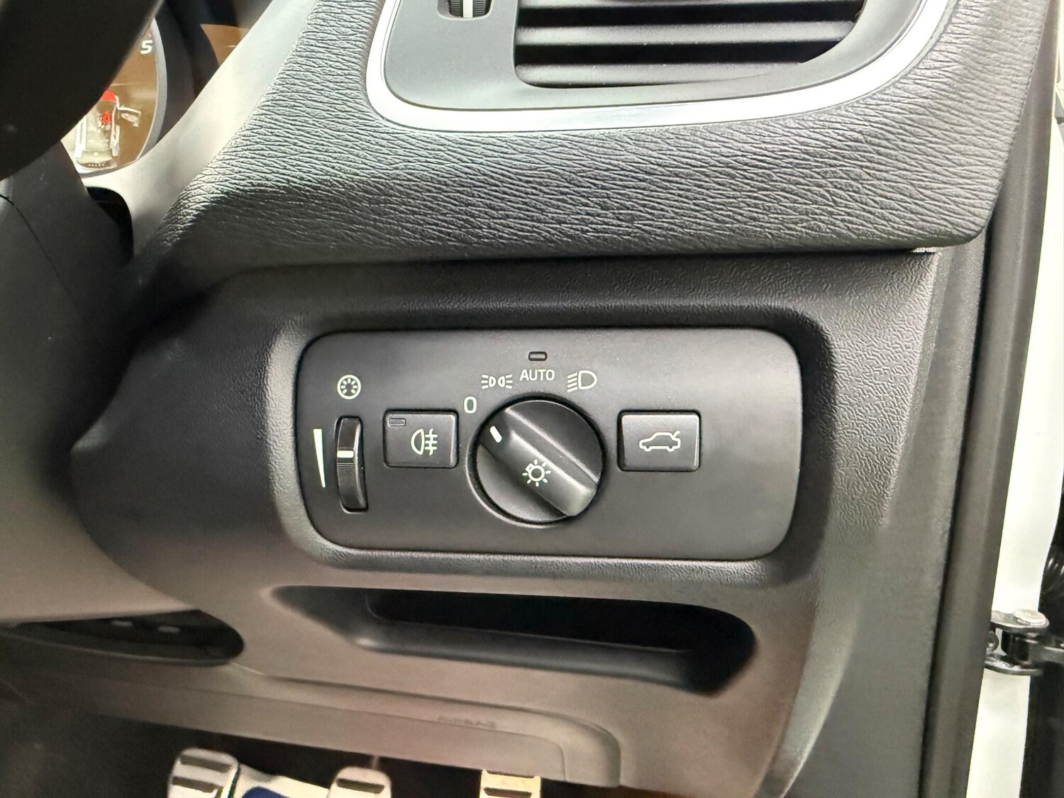 Used Volvo V40 for sale - 77722517: Photo 42