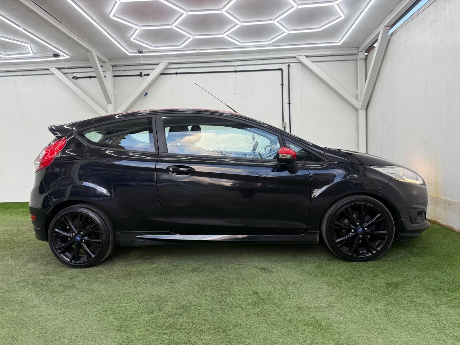 Used Ford Fiesta 2015 for sale - 77892478: Photo 2