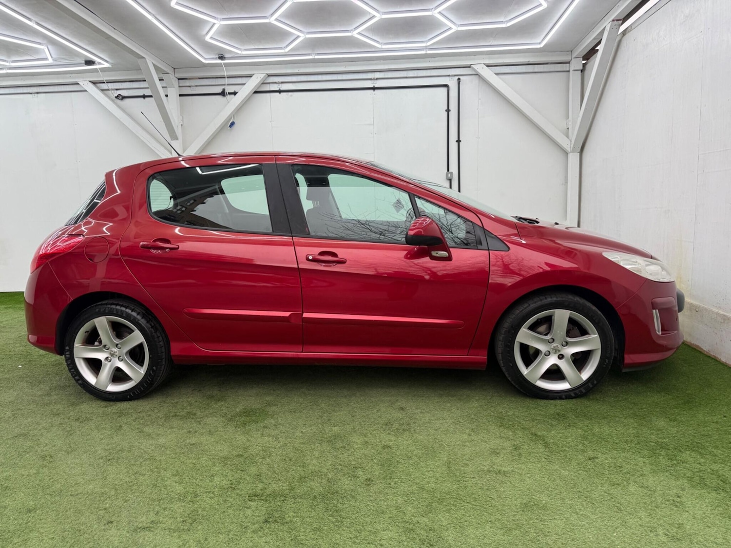 Used Peugeot 308 2010 for sale - 77958454: Photo 2