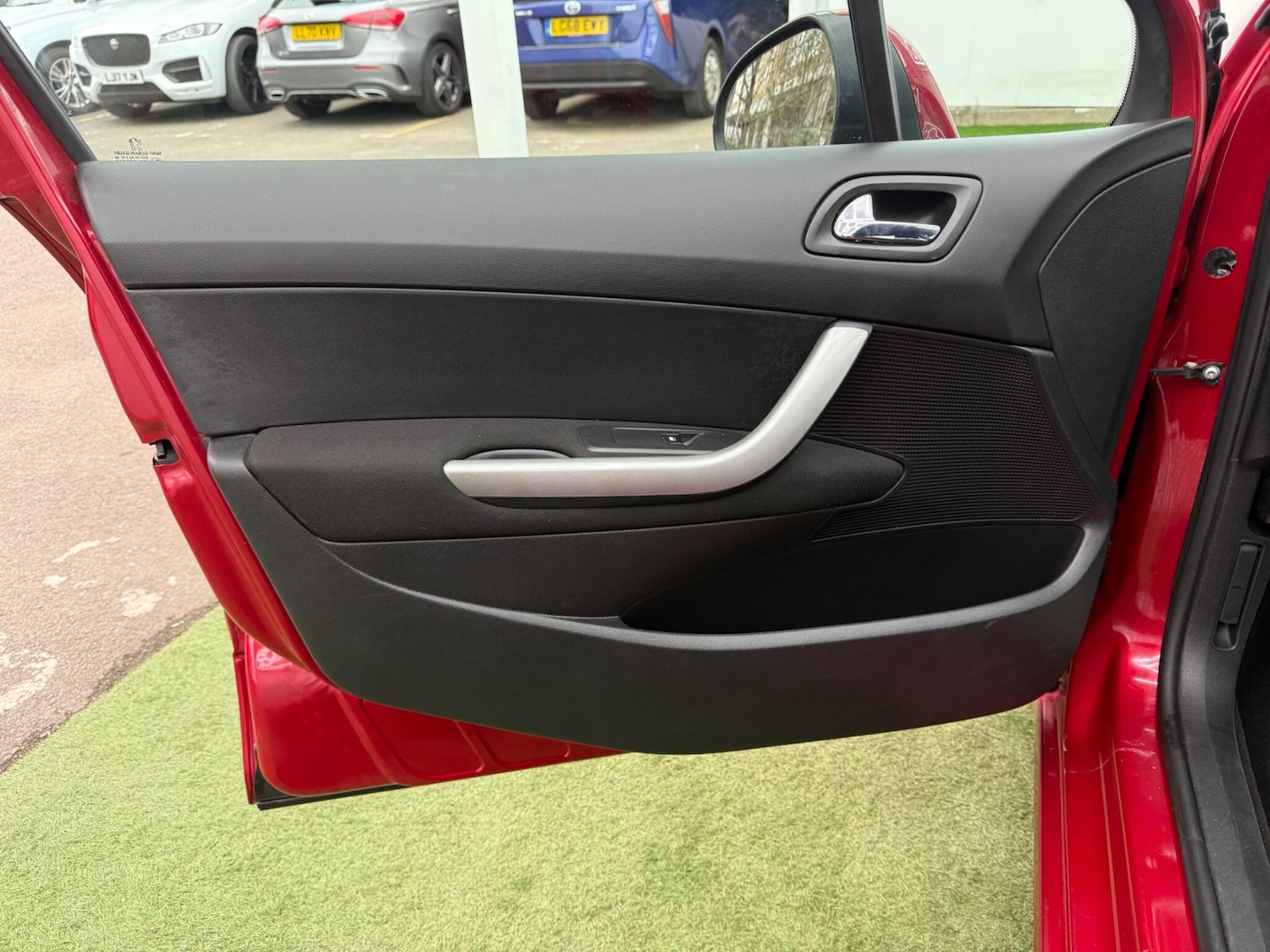 Used Peugeot 308 2010 for sale - 77958454: Photo 26