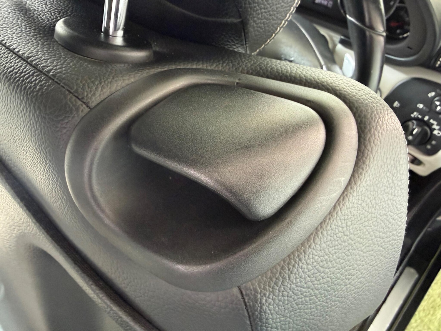 Used Mercedes-Benz CLC Class 2011 for sale - 77994218: Photo 16