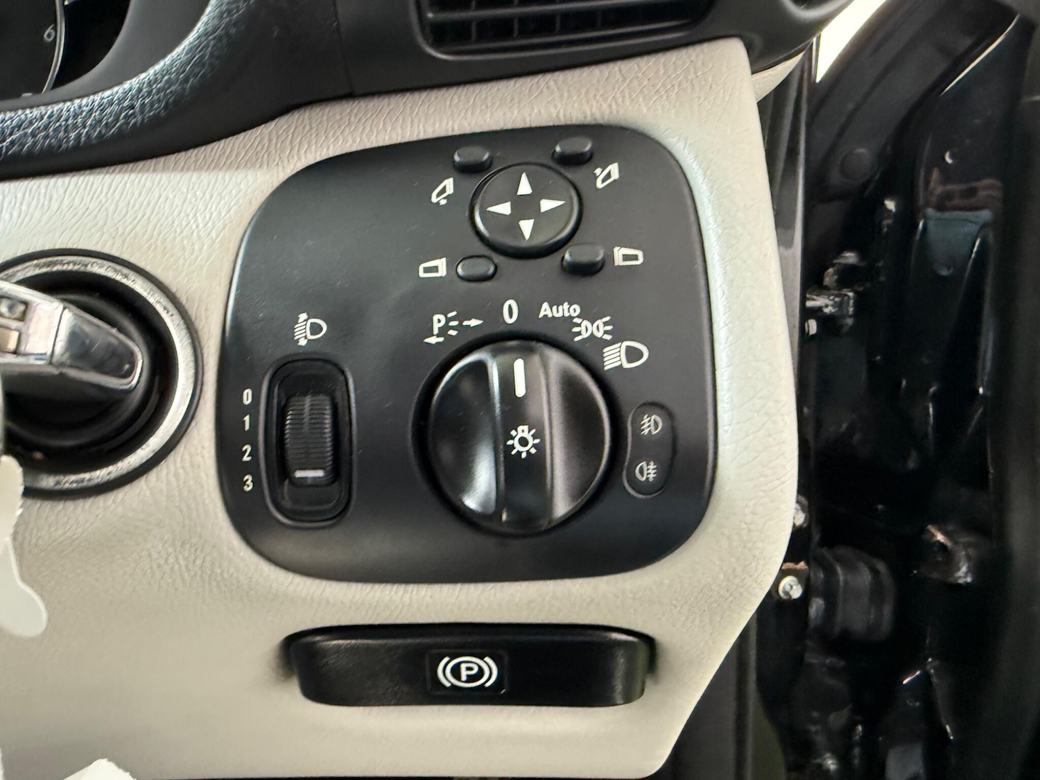 Used Mercedes-Benz CLC Class 2011 for sale - 77994218: Photo 37