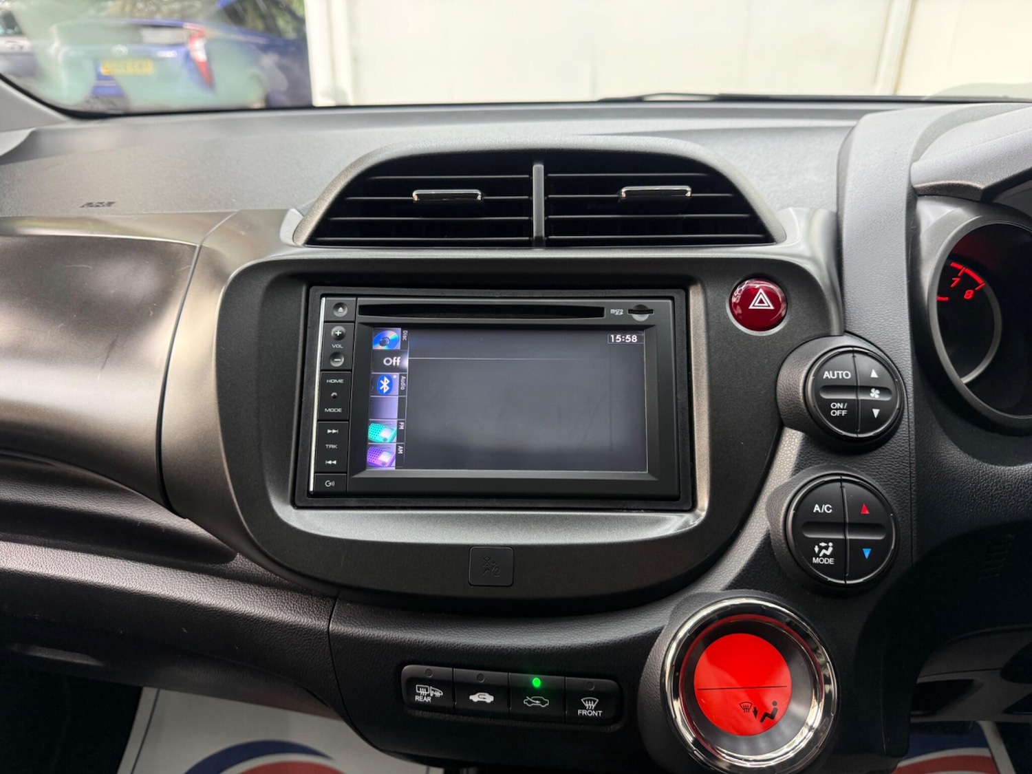 Used Honda Jazz 2014 for sale - 77387643: Photo 28