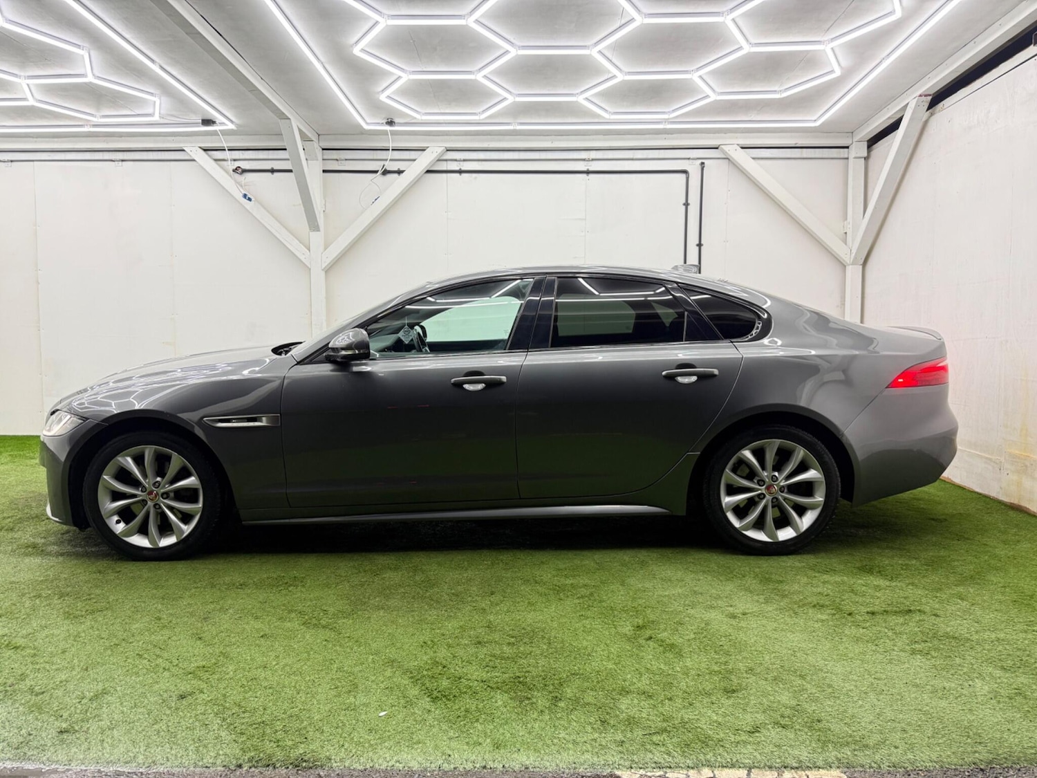 Used Jaguar XF 2018 for sale - 77573729: Photo 10