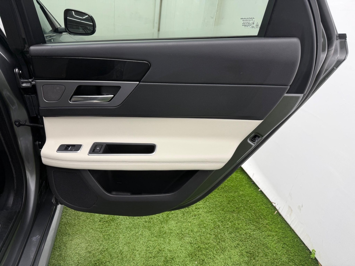 Used Jaguar XF 2018 for sale - 77573729: Photo 21