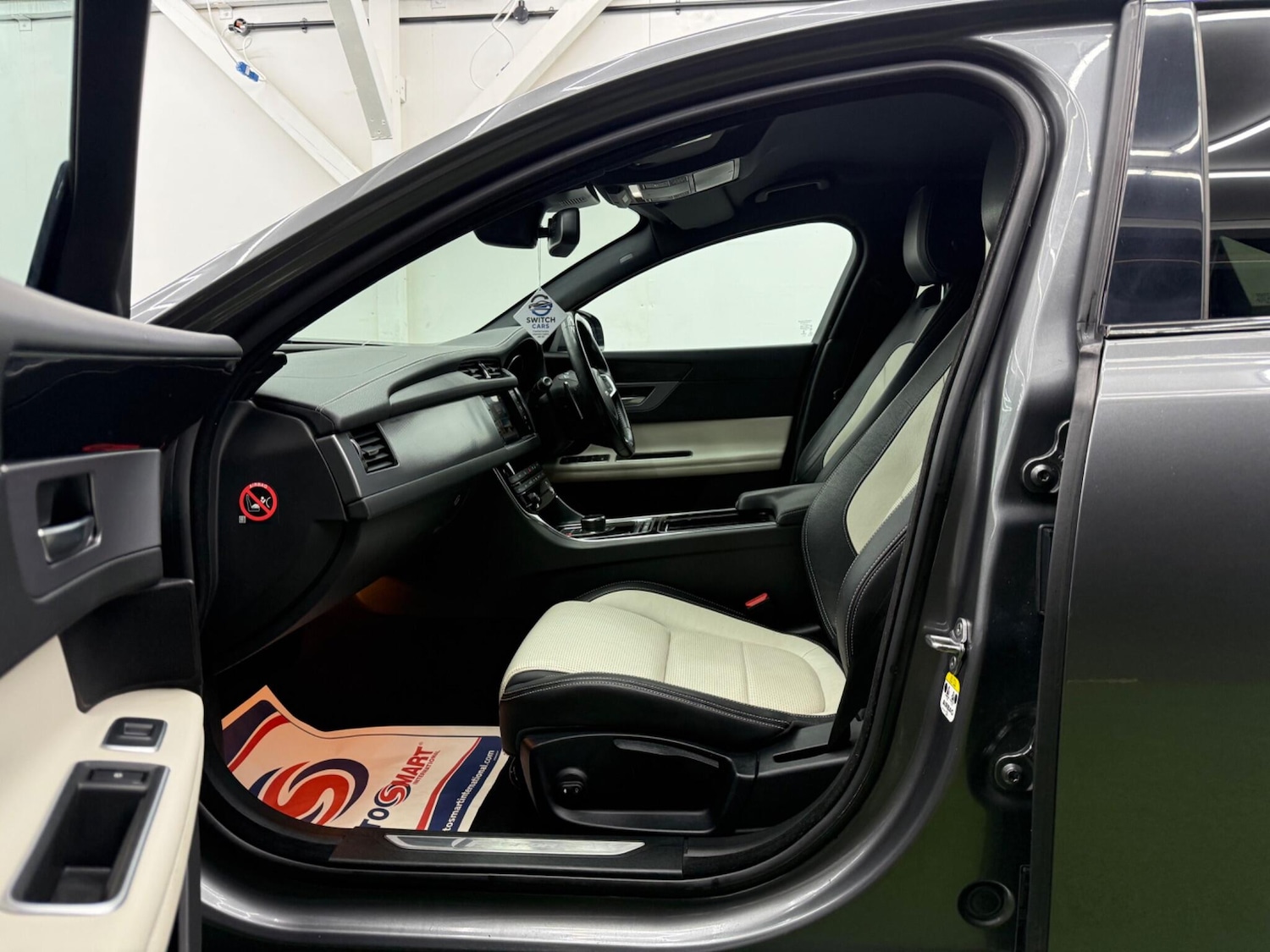 Used Jaguar XF 2018 for sale - 77573729: Photo 25