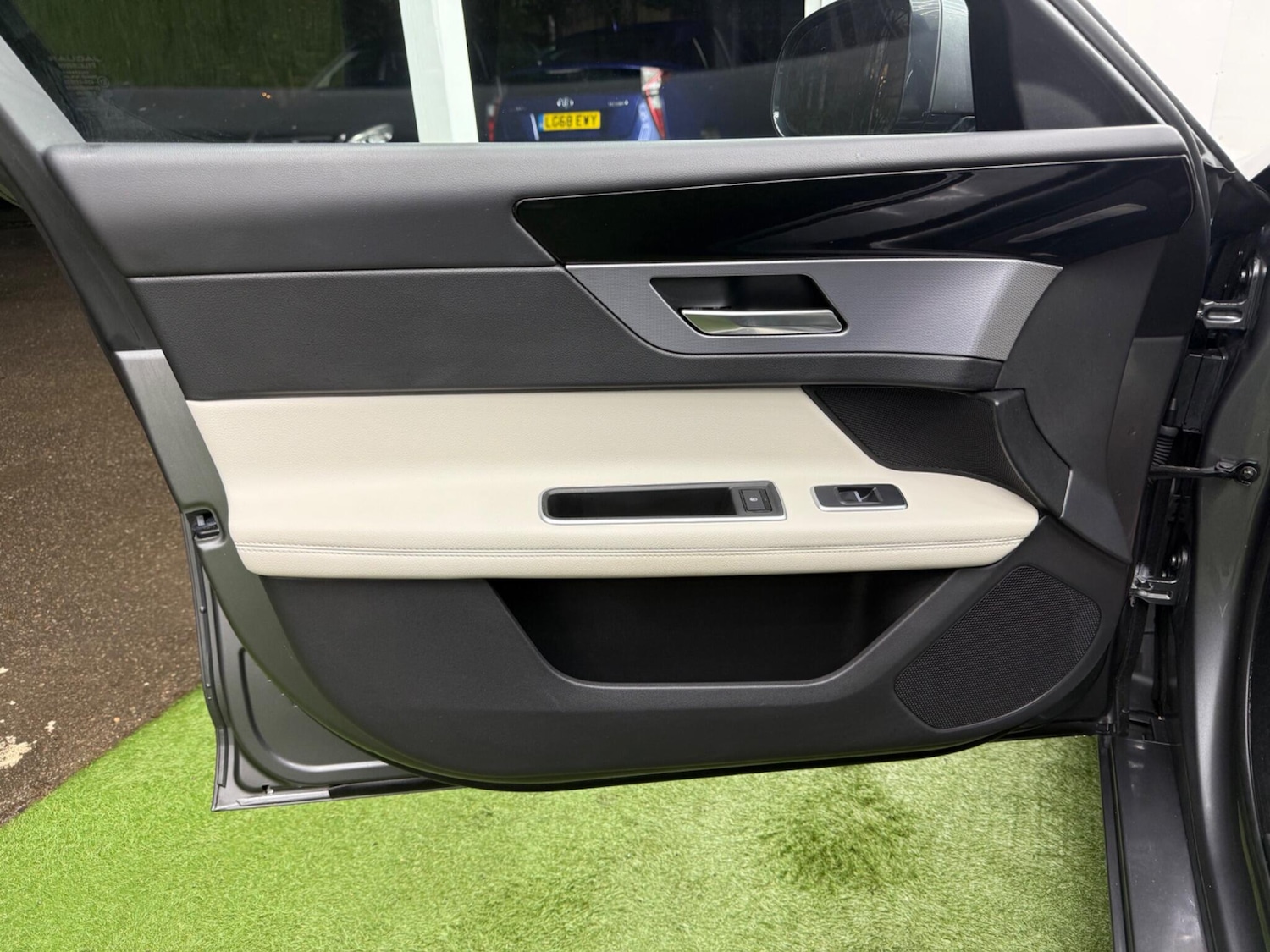 Used Jaguar XF 2018 for sale - 77573729: Photo 27