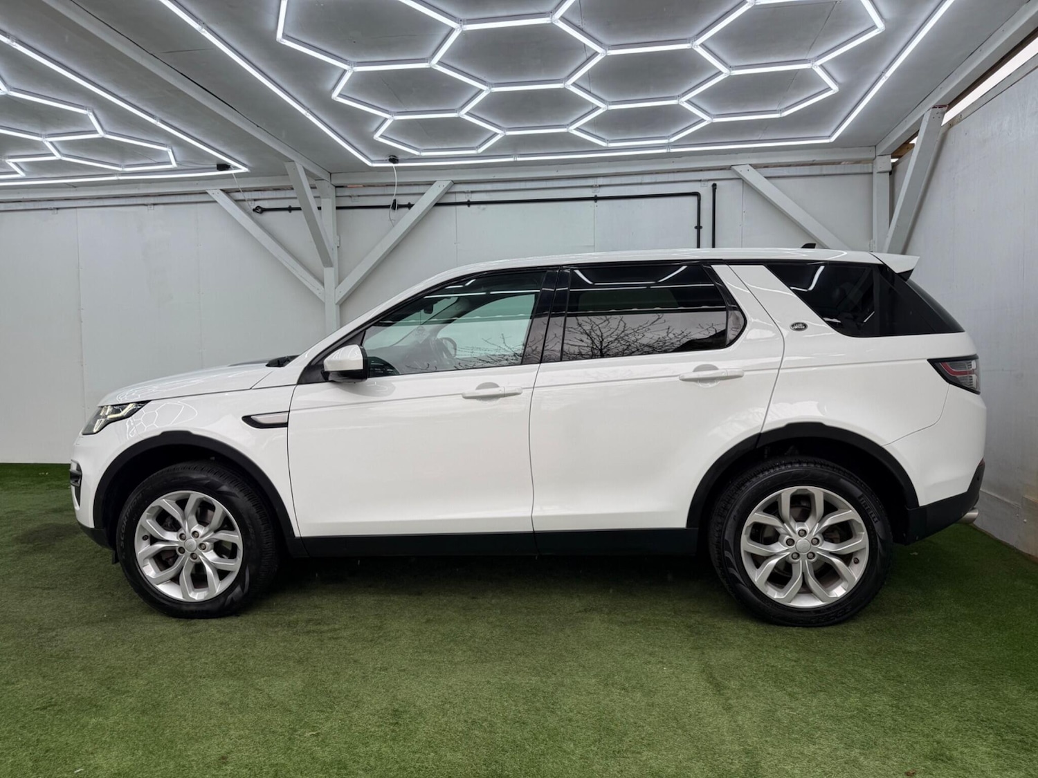 Used Land Rover Discovery Sport 2016 for sale - 78047331: Photo 10