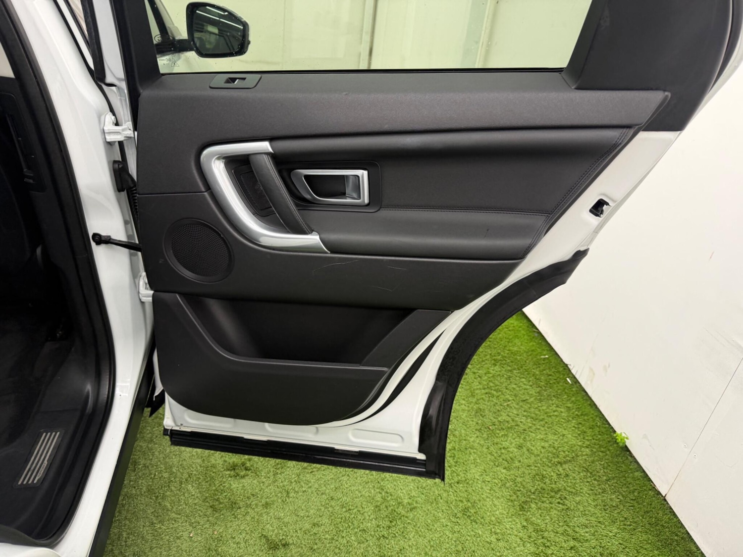 Used Land Rover Discovery Sport 2016 for sale - 78047331: Photo 21