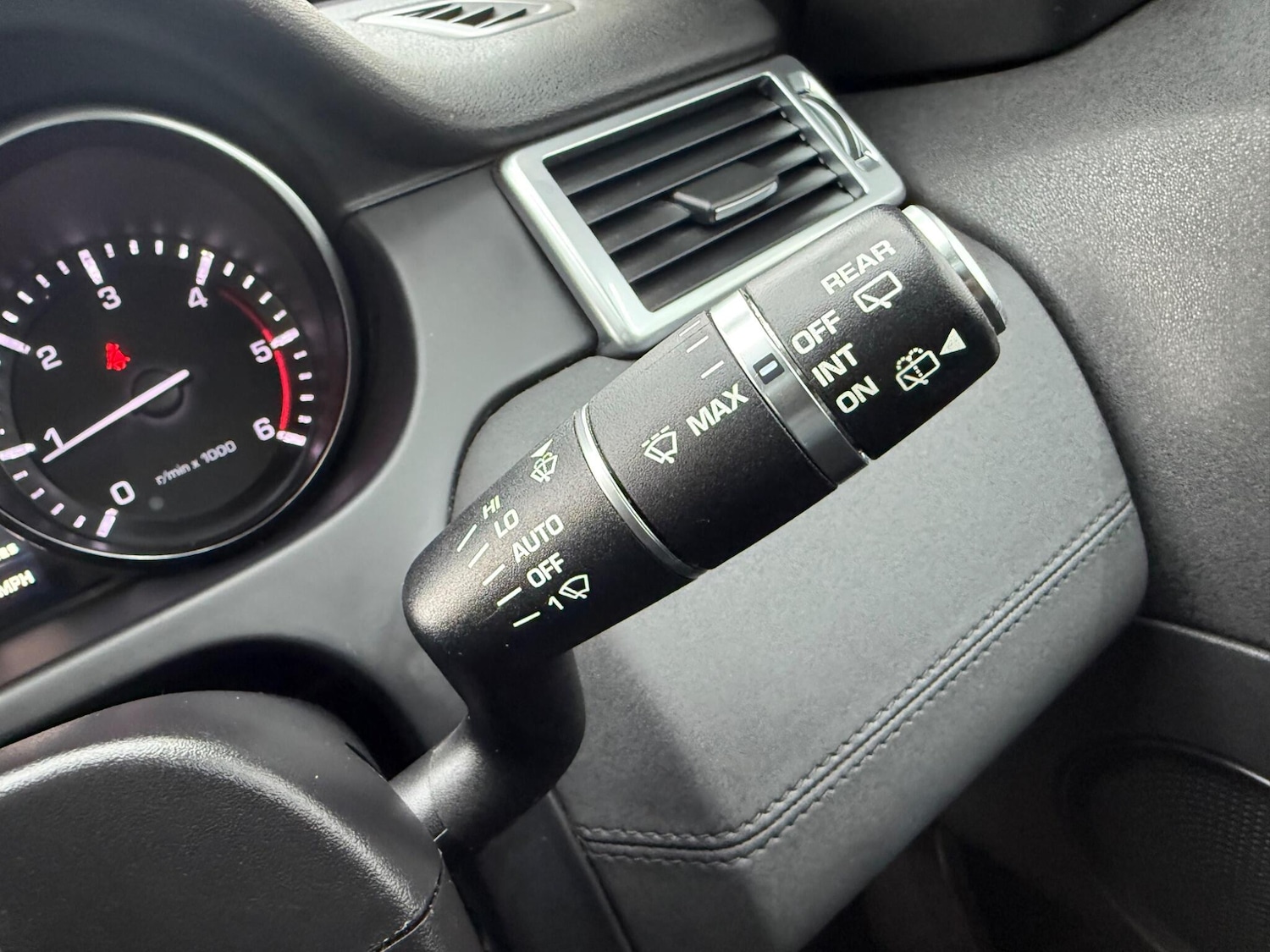 Used Land Rover Discovery Sport 2016 for sale - 78047331: Photo 37