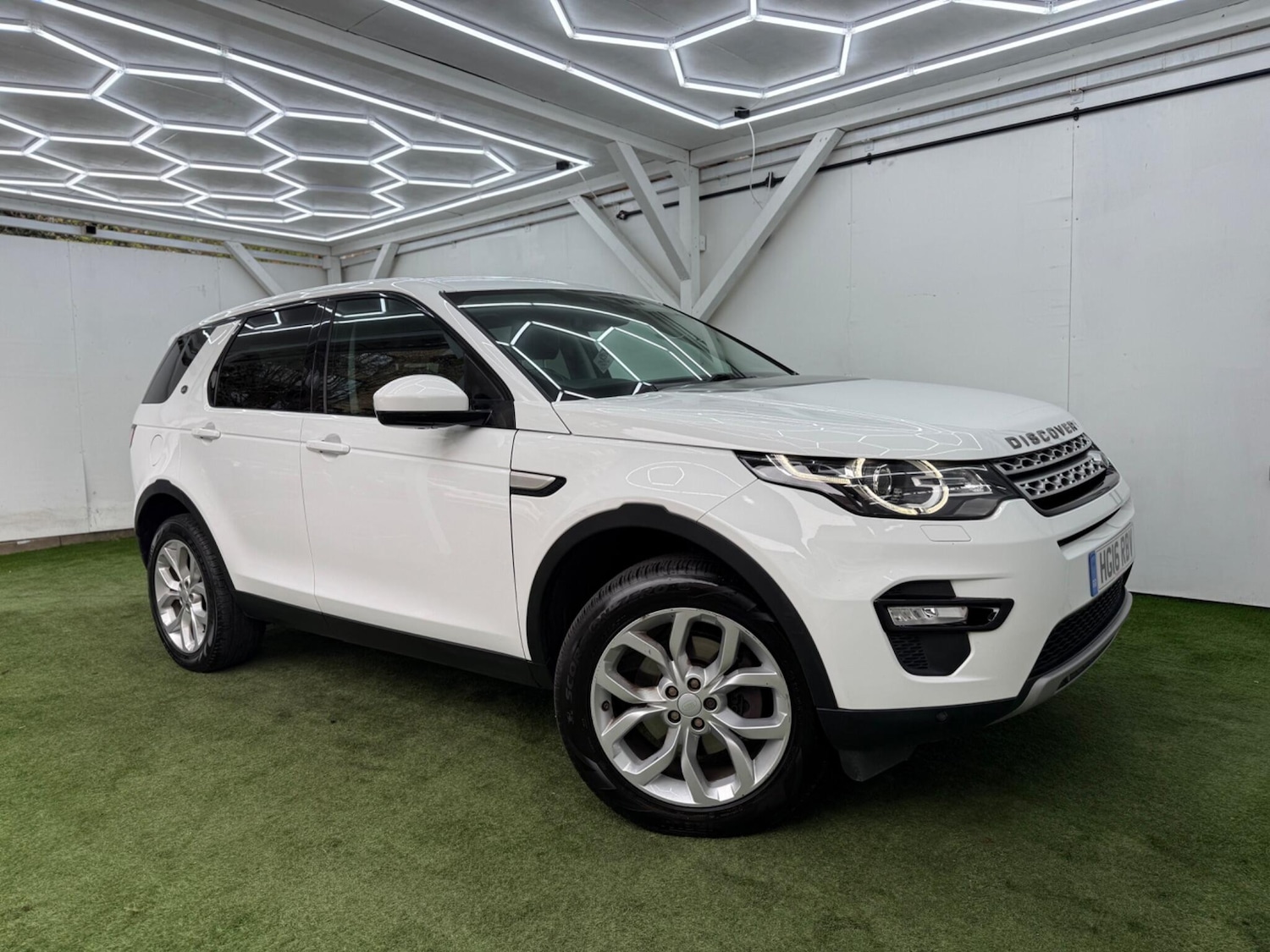 Used Land Rover Discovery Sport 2016 for sale - 78047331: Photo 4