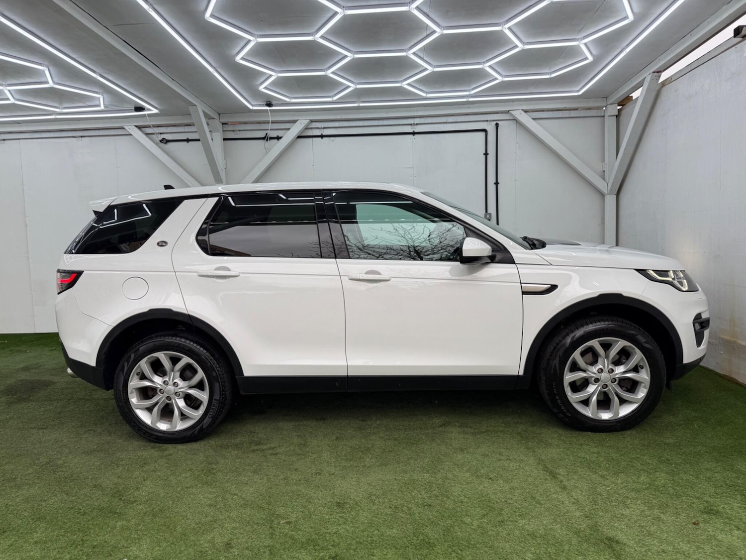Used Land Rover Discovery Sport 2016 for sale - 78047331: Photo 5