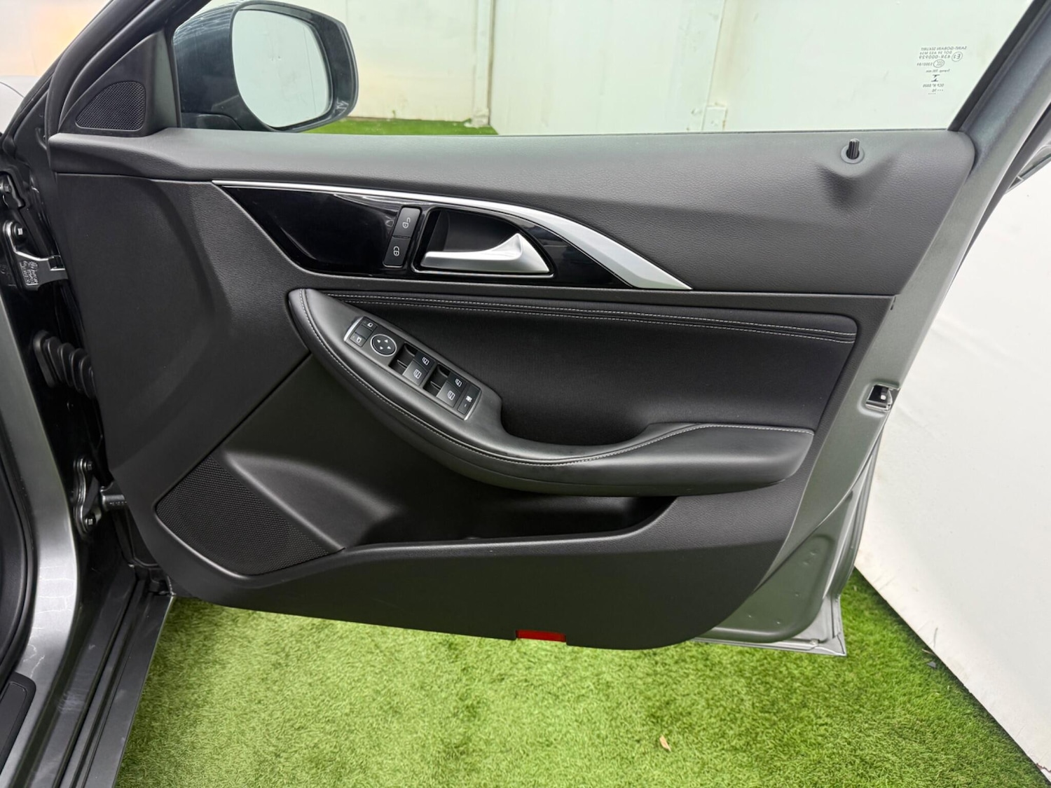 Used Infiniti Q30 for sale - 77793777: Photo 16