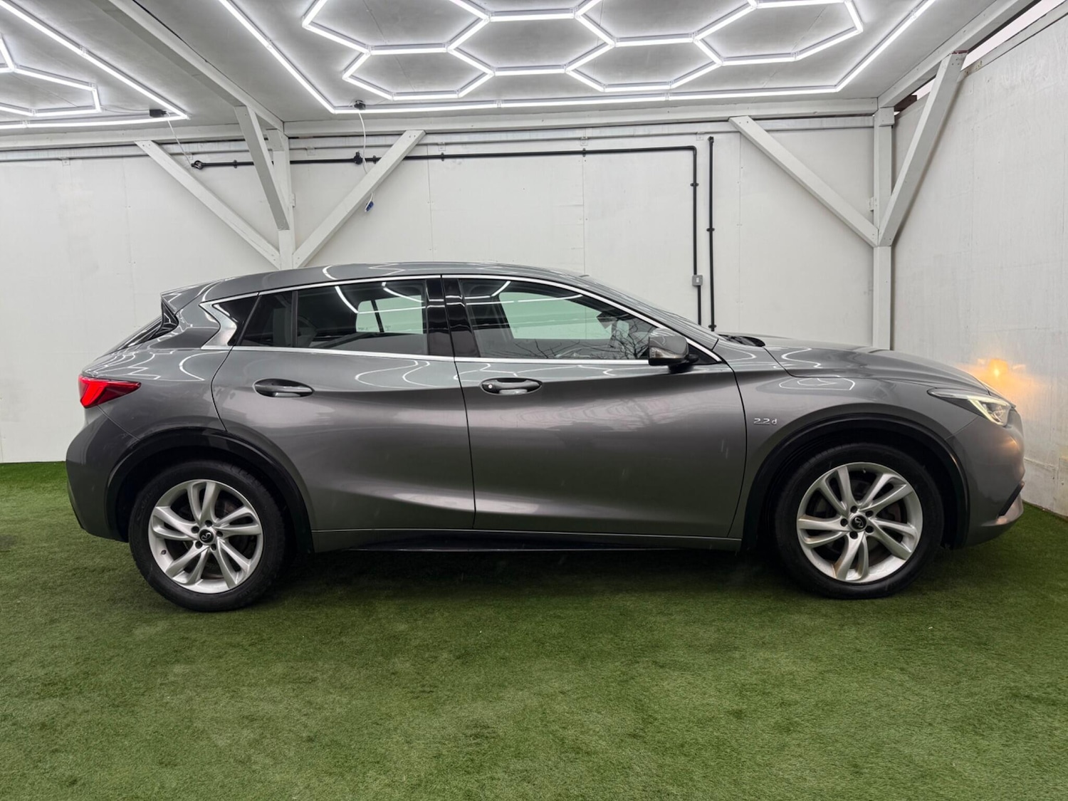 Used Infiniti Q30 for sale - 77793777: Photo 2