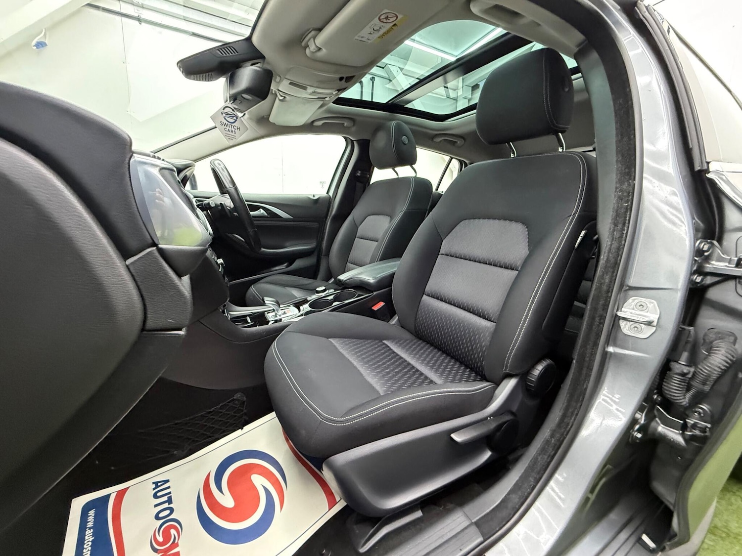 Used Infiniti Q30 for sale - 77793777: Photo 25