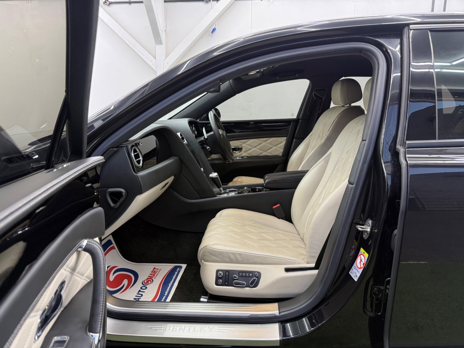 Used Bentley Flying Spur 2015 for sale - 77958246: Photo 24