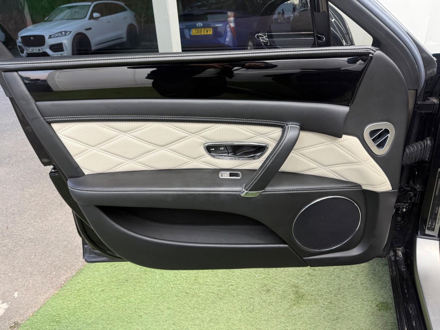 Used Bentley Flying Spur 2015 for sale - 77958246: Photo 26