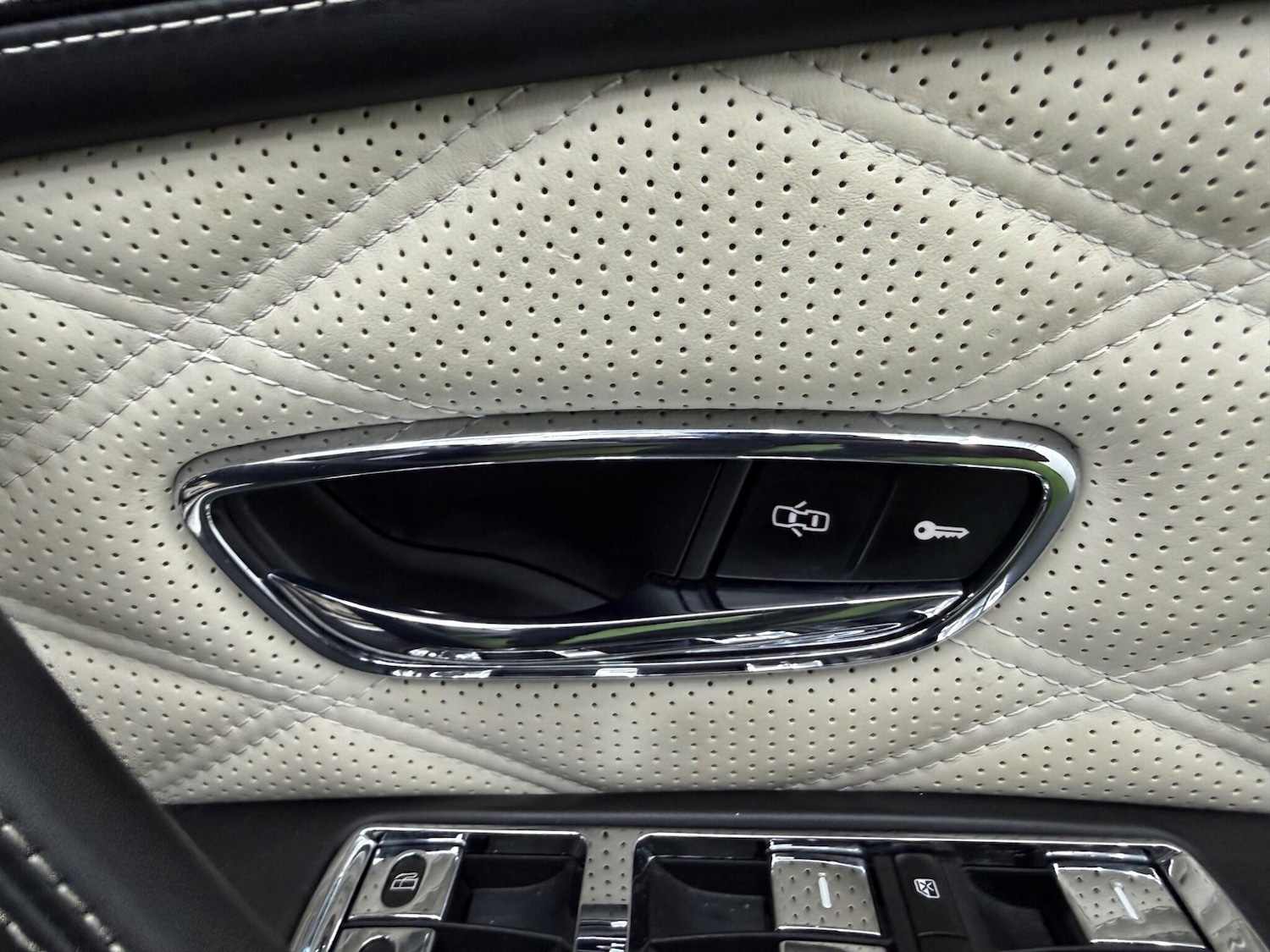 Used Bentley Flying Spur 2015 for sale - 77958246: Photo 40