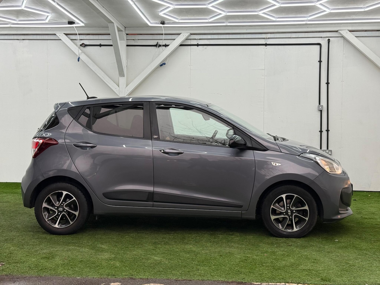 Used Hyundai i10 2018 for sale - 77387193: Photo 2