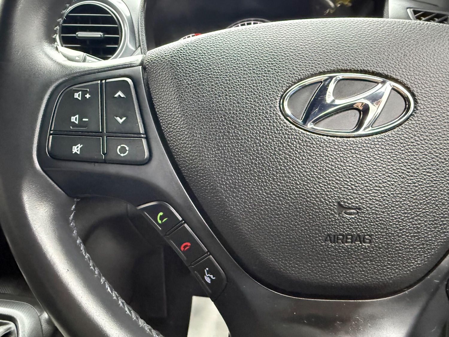 Used Hyundai i10 2018 for sale - 77387193: Photo 34