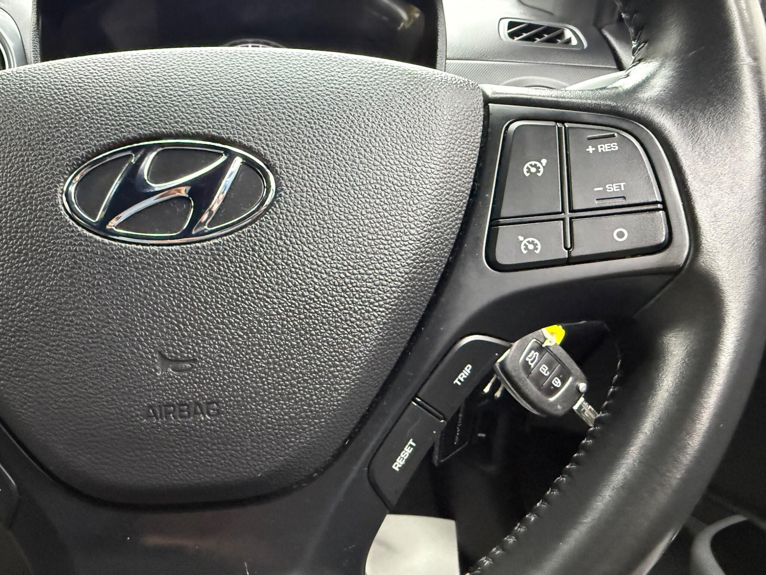 Used Hyundai i10 2018 for sale - 77387193: Photo 35