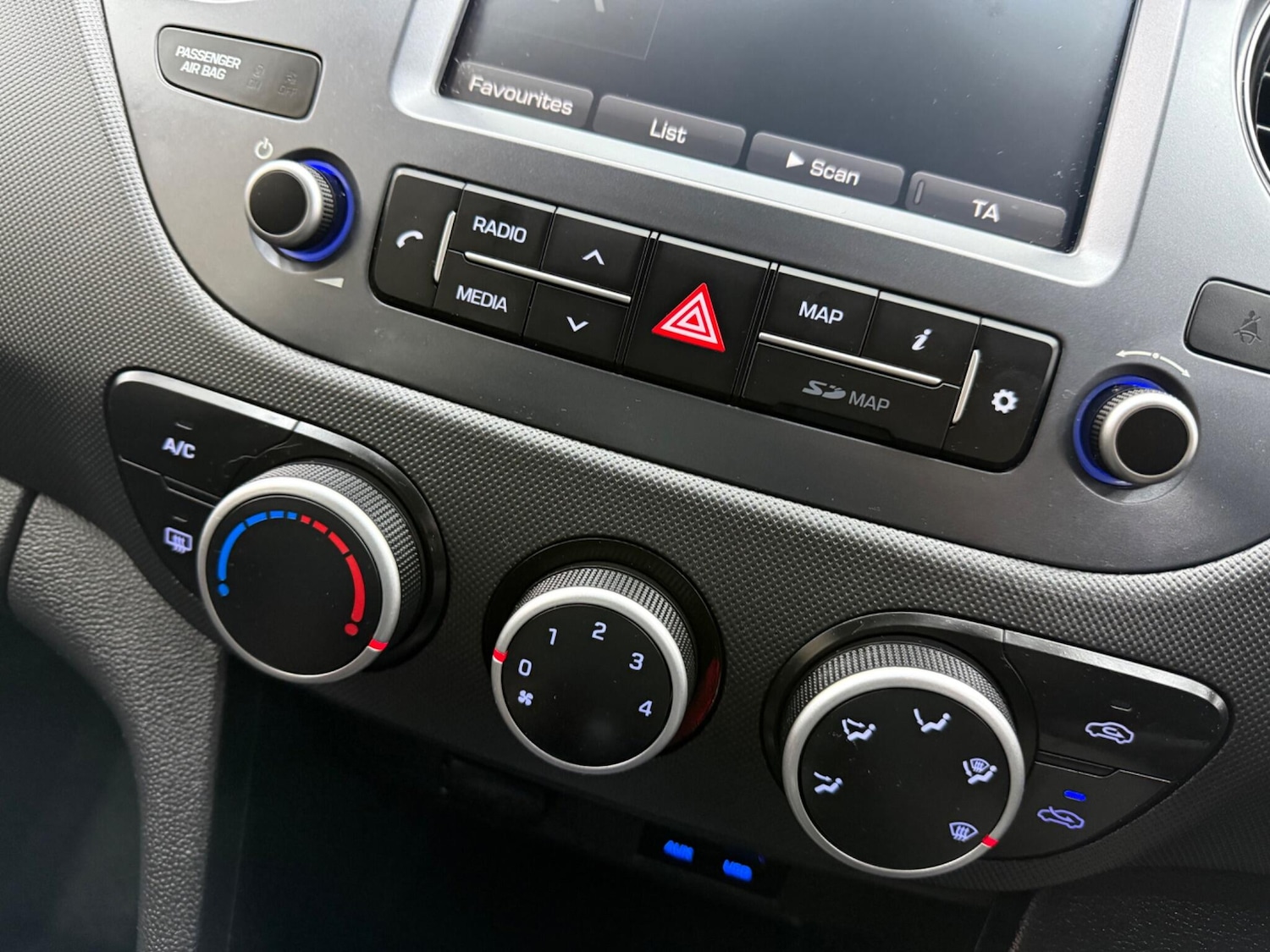 Used Hyundai i10 2018 for sale - 77387193: Photo 49