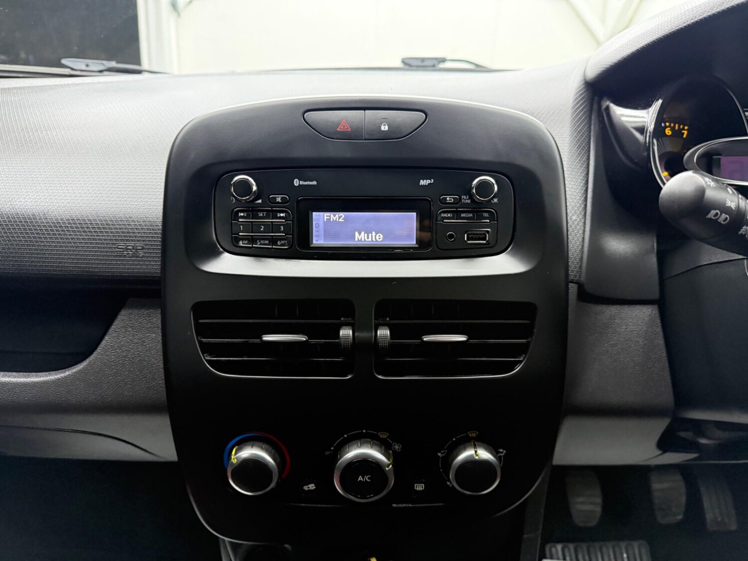 Used Renault Clio for sale - 77509862: Photo 28