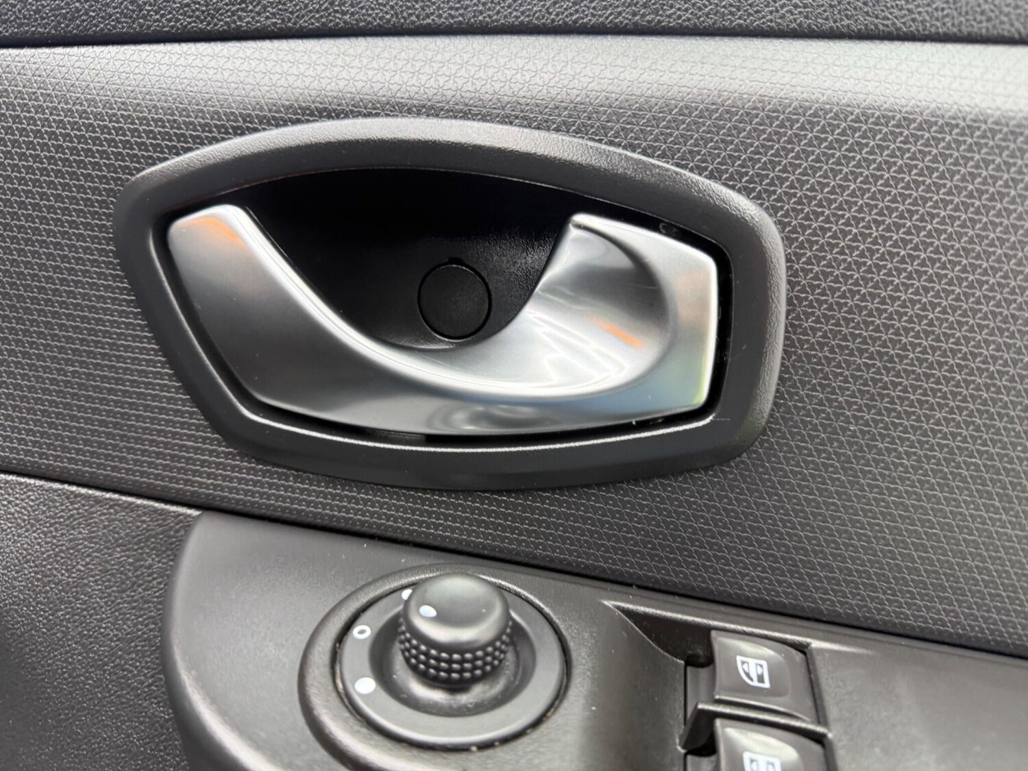 Used Renault Clio for sale - 77509862: Photo 40