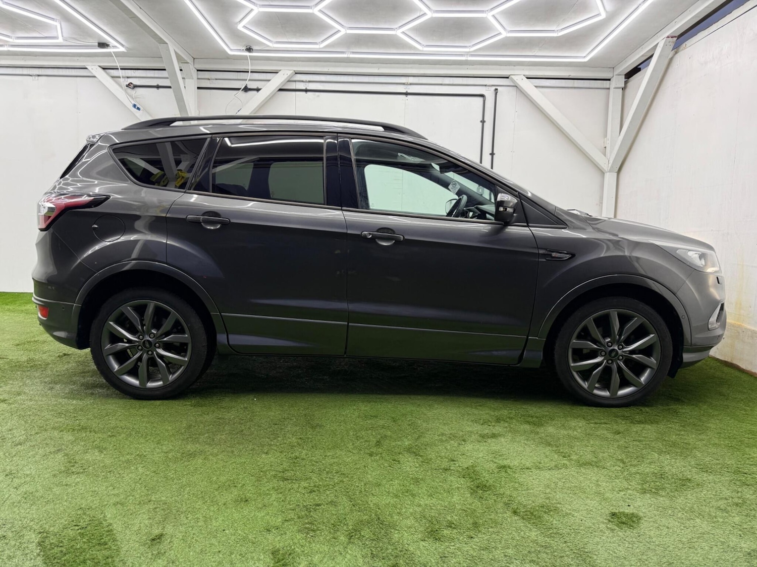 Used Ford Kuga 2019 for sale - 77549632: Photo 2