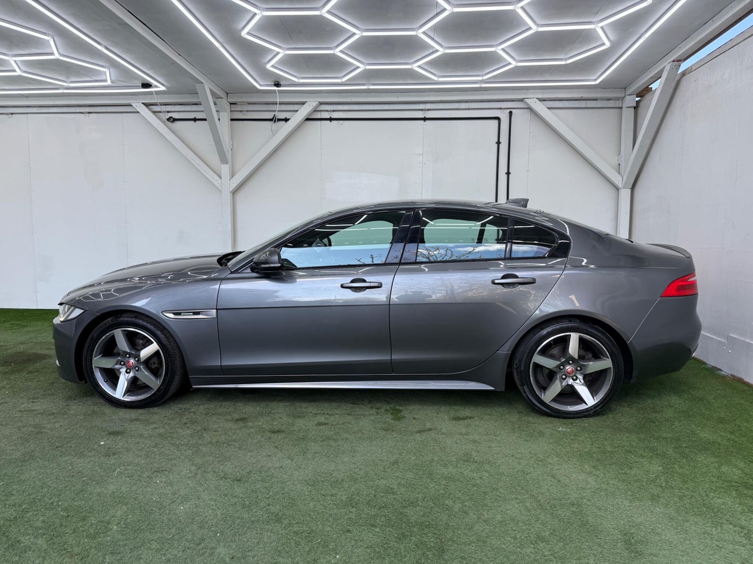 Used Jaguar XE 2017 for sale - 78170334: Photo 10