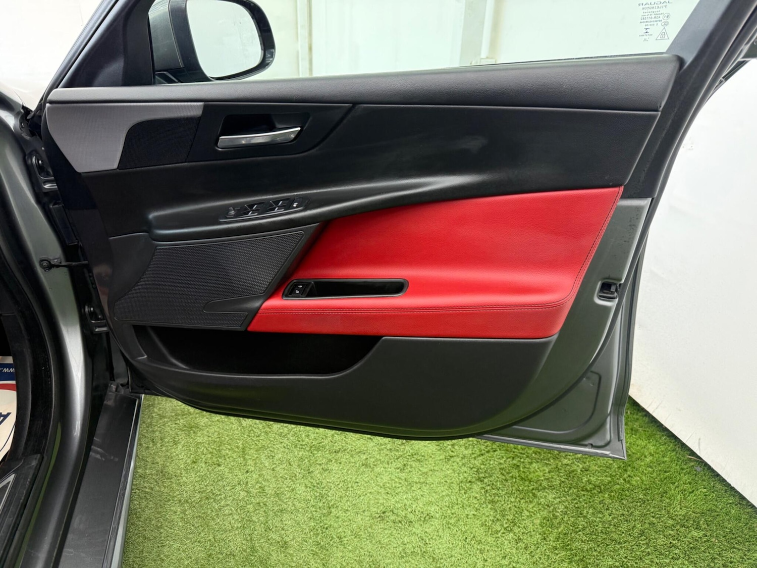 Used Jaguar XE 2017 for sale - 78170334: Photo 17