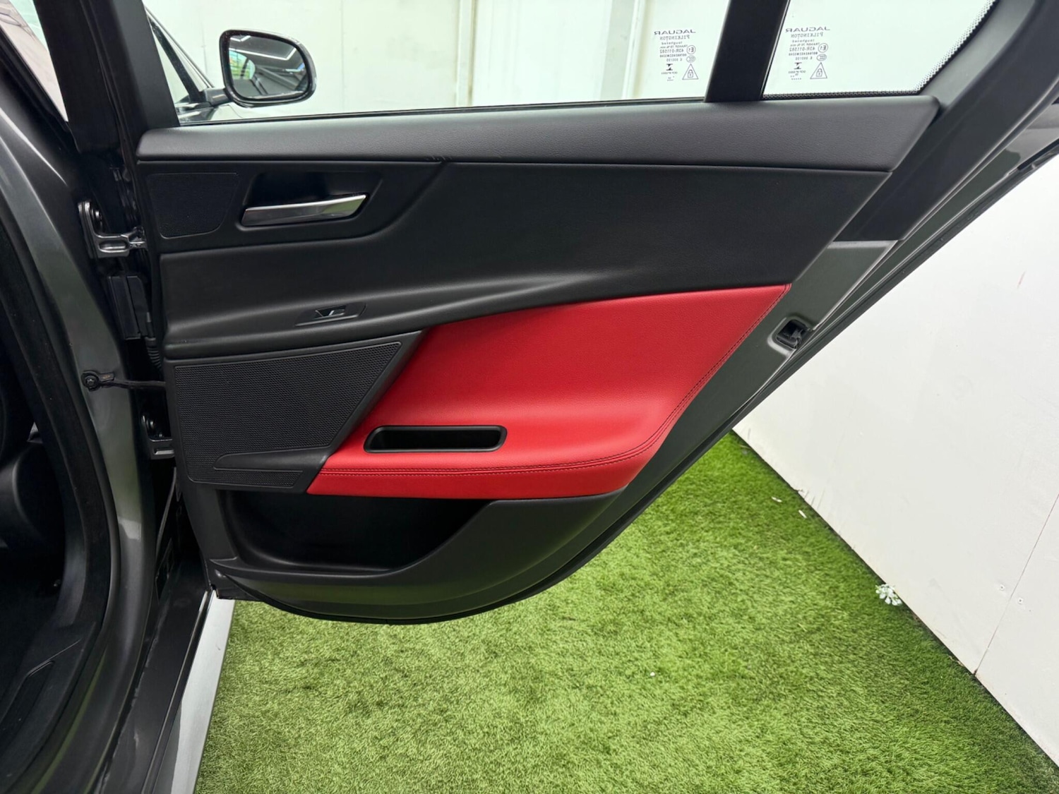 Used Jaguar XE 2017 for sale - 78170334: Photo 21