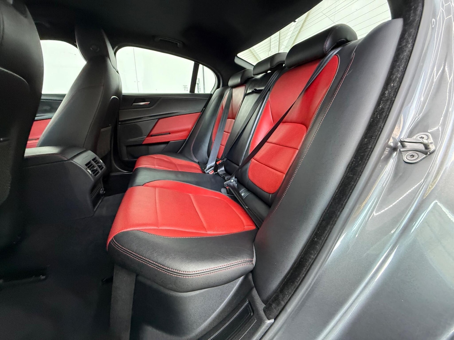 Used Jaguar XE 2017 for sale - 78170334: Photo 24