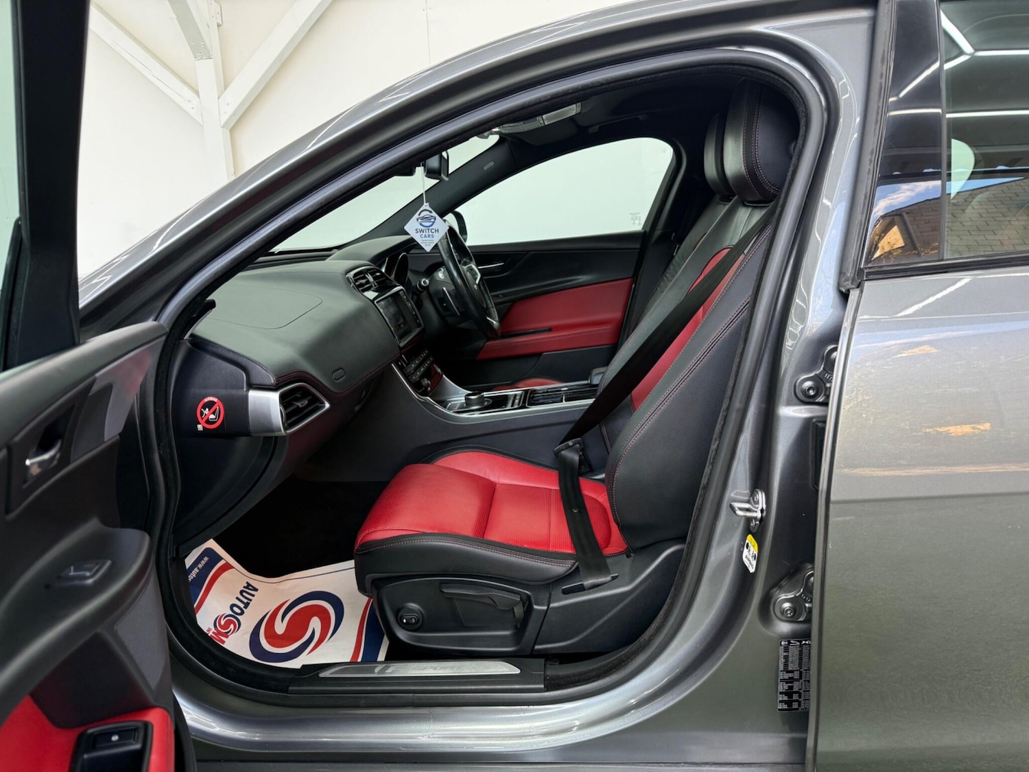 Used Jaguar XE 2017 for sale - 78170334: Photo 25