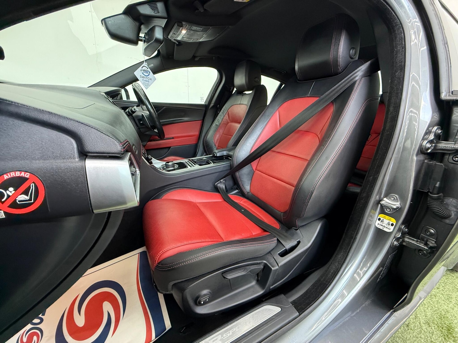 Used Jaguar XE 2017 for sale - 78170334: Photo 26