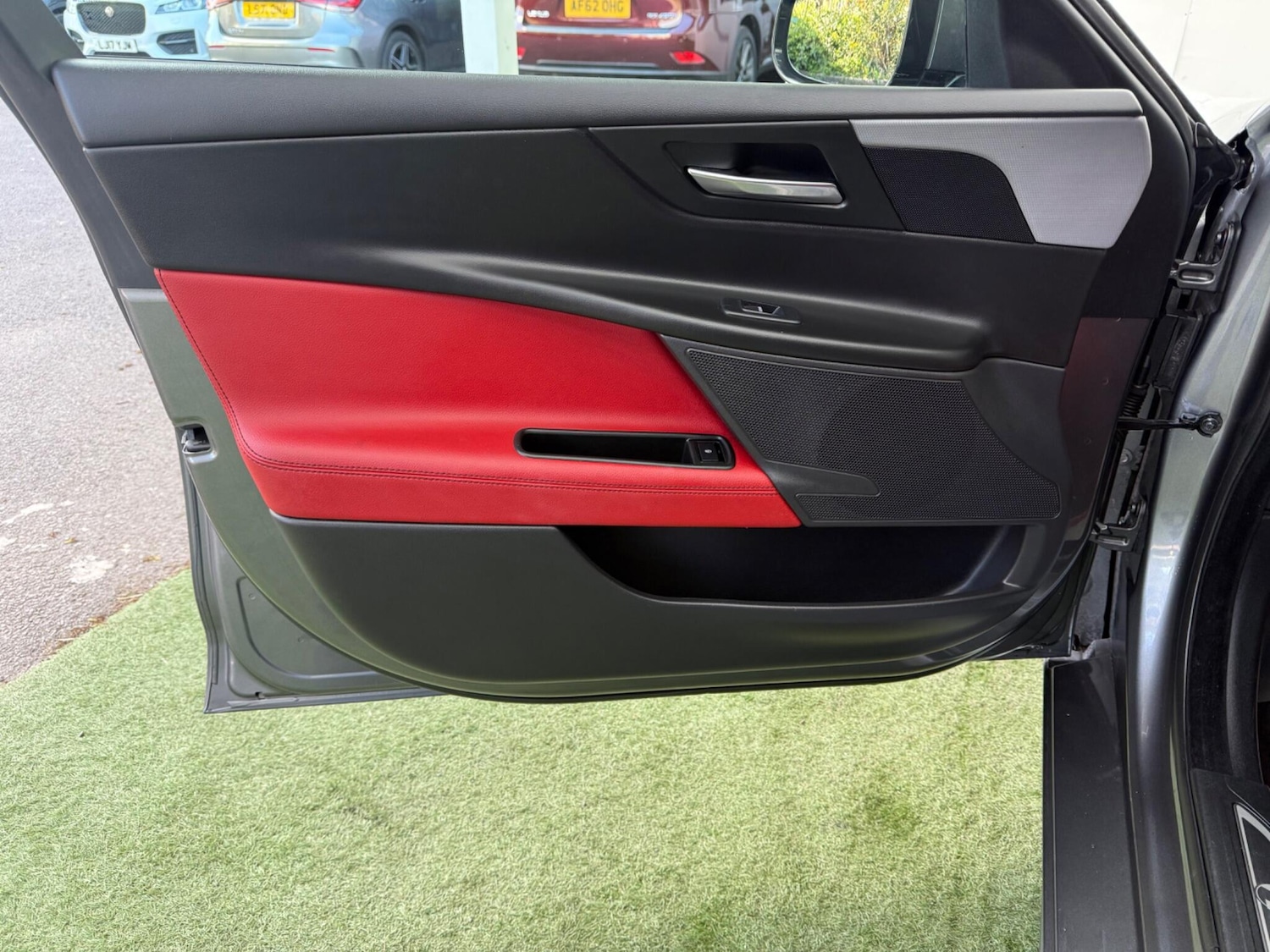 Used Jaguar XE 2017 for sale - 78170334: Photo 27