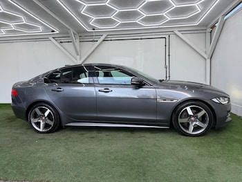 Used Jaguar XE 2017 for sale - 78170334: Photo